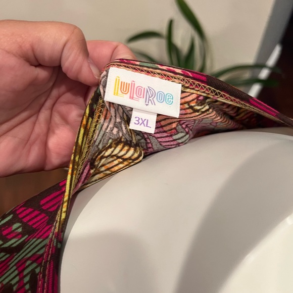 LuLaRoe Fun Top - Picture 2 of 3
